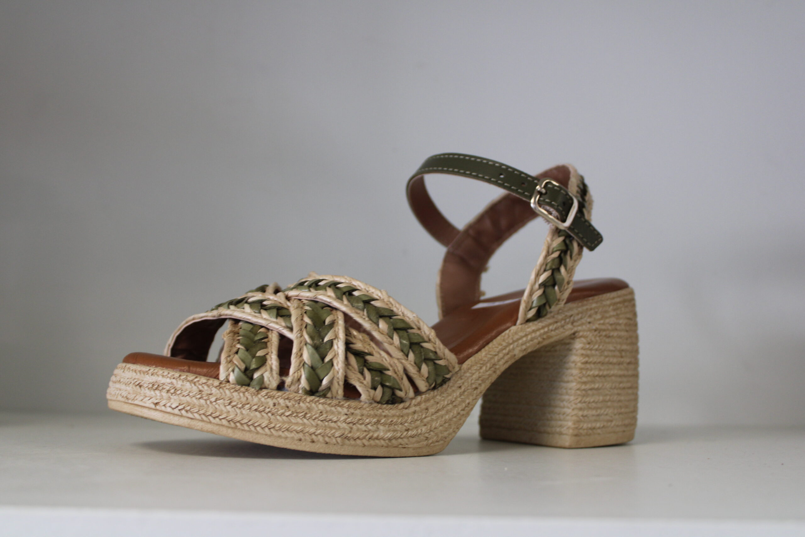 LOCON COCO ABRICOT<br/> <span style="font-family: 'Cormorant';font-size: 15px;">G209</span>