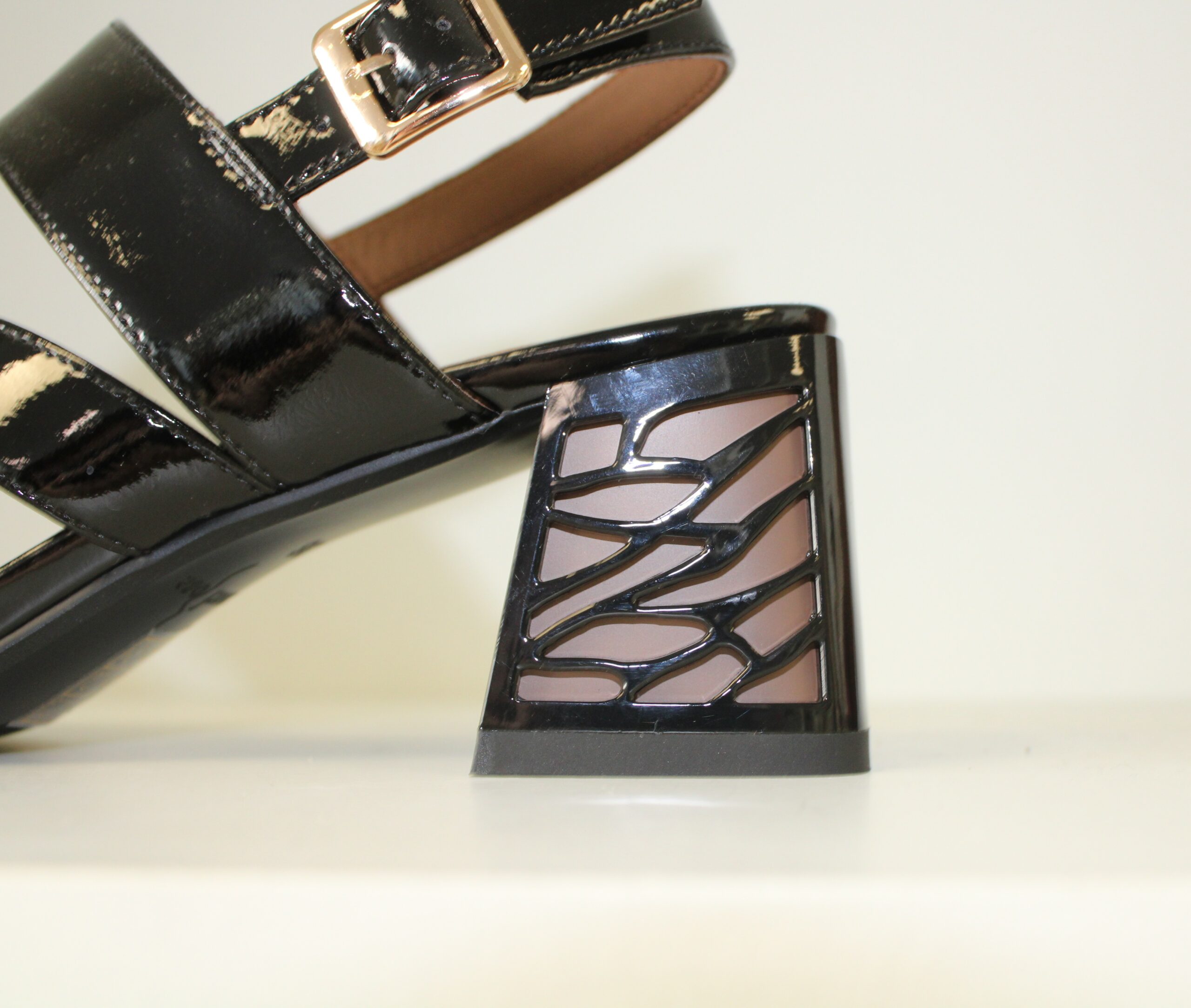 ZALVADOR METAMORPHOSE<br/> <span style="font-family: 'Cormorant';font-size: 15px;">G209</span> – Image 2